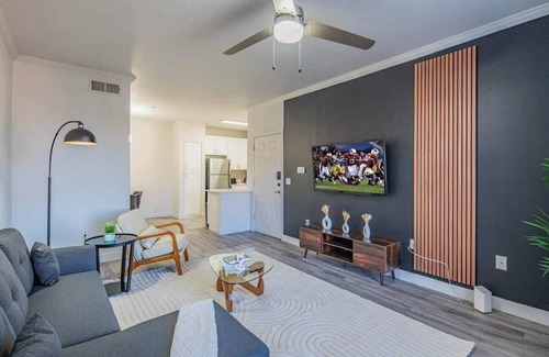 Glendale Sports and Entertainment District Apartment | Mins To Westgate & Stadium | Pool Gym W/D Parking