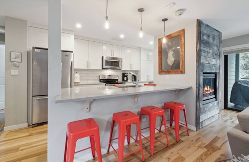 Vail Condo | Mint 2 BR/2BA Condo above Town of Vail Bus Stop