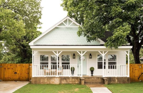 Brazos House | Mint Maven House - Silo District - Hot Tub