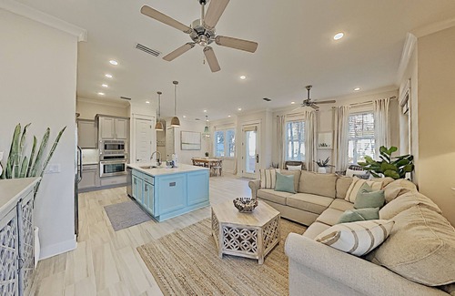 Panama City Beach Condo | "Mint To Relax" - Prominence - 3 BR/2.5 BA - Sleeps 8