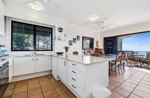 Point Lookout Apartment | Mintee 3 | Beachfront, 4 bed, 2.5 bath - 50m to beach with views