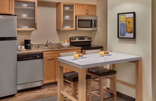 Chesterfield House | Minutes Away from St. Louis Carousel at Faust Park! 2 Units with Private Kitchen