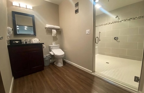 Torrance House | Minutes Away from Torrance Beach and Hermosa Beach! FREE On-site Parking!