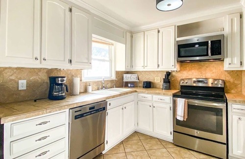 Madison House | Minutes from Downtown & Arsenal! Cardinal Aerie