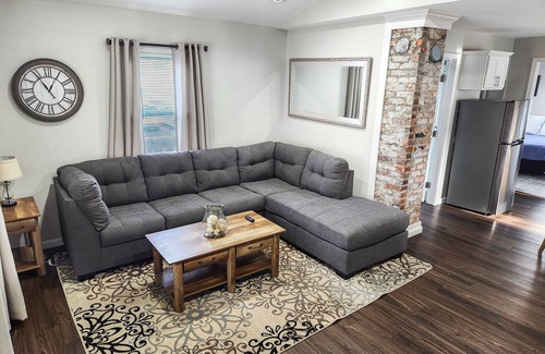 Niagara Falls House | Minutes From Niagara Falls, Shopping and Attractions!