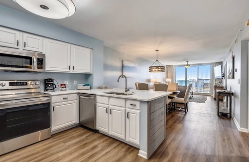 Destin Condo | Minutes From Private Beach! 3 Pools, Tiki Bar and Restaurant!