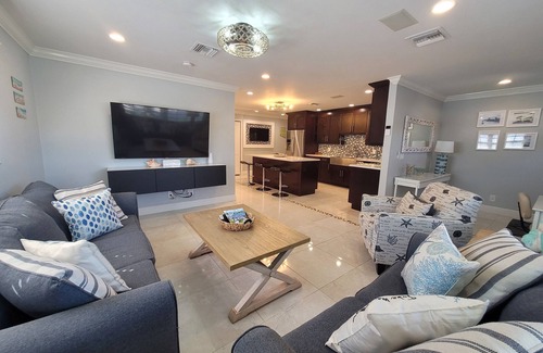 Pineapple Grove Arts District House | Minutes from the downtown life of Delray Beach and a mile away from the beach!