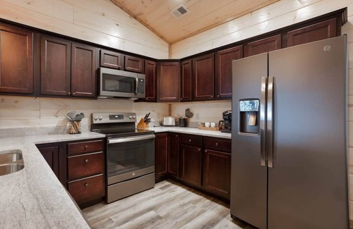 Pigeon Forge Cabin | Minutes From The Heart Of Pigeon Forge/Hot Tub/New