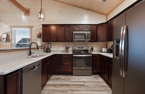 Pigeon Forge Cabin | Minutes From The Heart Of Pigeon Forge/Hot Tub/New