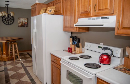 Cobden House | Minutes from WineTrail, Giant City, Shawnee Forest - Daily Deer Viewing - Rural