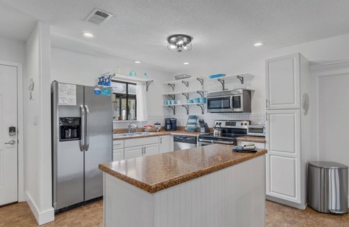 Miramar Beach House | Minutes to Beach, Pompano Joe | Dog-friendly, Pool