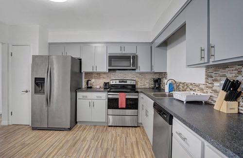 The Roads House | Minutes to Brickell & Little Havana - Pool