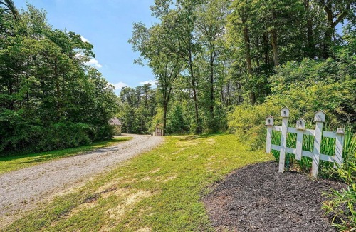 Creola Cottage | Minutes to Caves! Private Woods! Game Room & Media Room! Great for Get-togethers