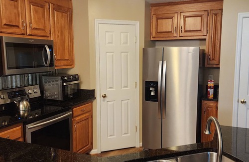 Williamsburg House | Minutes to Colonial Williamsburg, William & Mary, Busch Gardens, Pet Friendly!