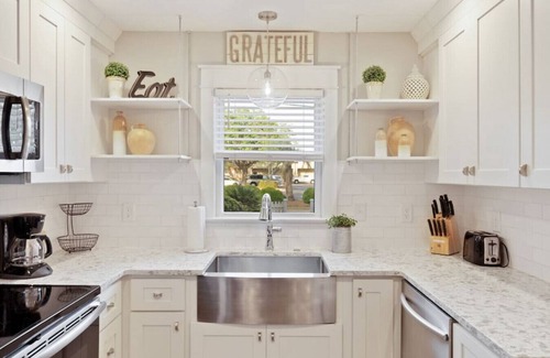 Mount Pleasant House | Minutes to Downtown Charleston, Shem Creek & Beach