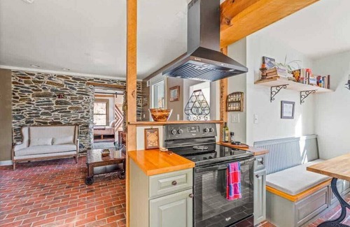 Bolivar Cabin | Minutes to Downtown Harpers Ferry, Hot Tub