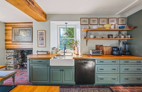Bolivar Cabin | Minutes to Downtown Harpers Ferry, Hot Tub