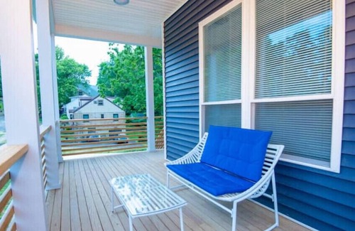 East Price Hill House | Minutes To Downtown Modern 3 Bedroom Home