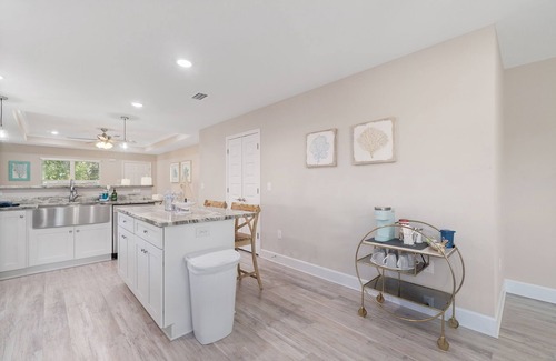 Ono Island House | Minutes to FL&AL beaches,NAS & downtown! Owner managed~Fenced backyard~ Stocked!
