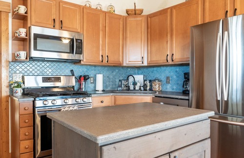 Hanover House | Minutes to Galena. Bird Cottage @ Sorriso Vineyard Galena Illinois