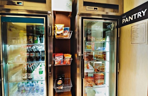 Las Colinas Apartment | Minutes to Grapevine Convention, Parking, Swimming Pool and FREE breakfast