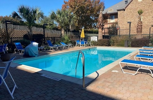Las Colinas Apartment | Minutes to Grapevine Convention, Parking, Swimming Pool and FREE breakfast