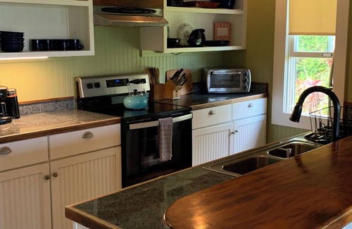 Hana Cottage | MINUTES TO HAMOA BEACH, BEST LOCATION IN HANA