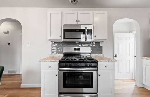 Green Bay House | Minutes to Lambeau, Remodeled, Modern & Clean