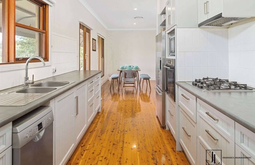 Malua Bay House | Minutes to Malua Bay Beach | Sunset Vista Retreat
