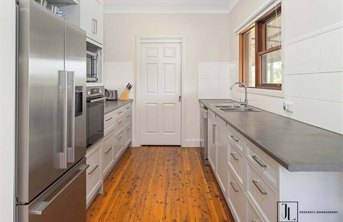 Malua Bay House | Minutes to Malua Bay Beach | Sunset Vista Retreat