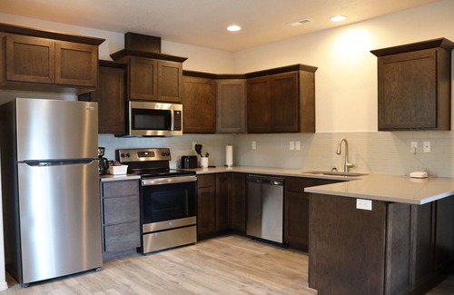Butler House | Minutes to Spirit Mountain Casino, HWY 22 & HWY 18-nSleeps 6 - 3 rooms - 3 bath
