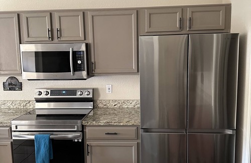 Entrada House | Minutes to spring training, and large comfortable 5 bedroom home.