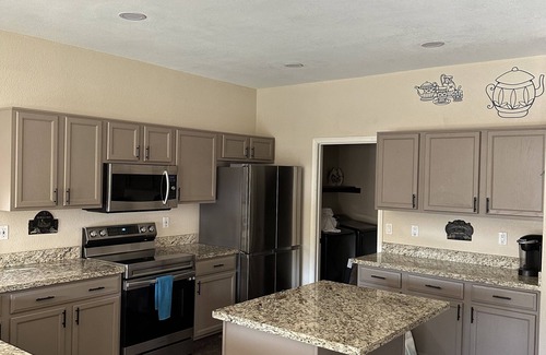 Entrada House | Minutes to spring training, and large comfortable 5 bedroom home.