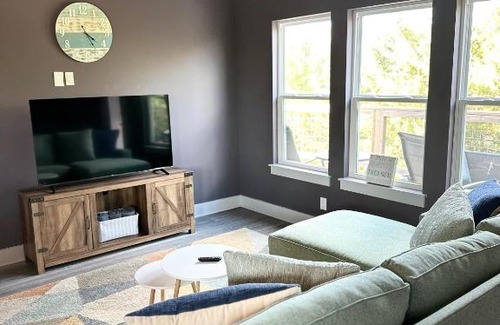 Canyon Lake Apartment | Minutes to Swim, Pet Friendly, Sleeps 6, Jet Skis