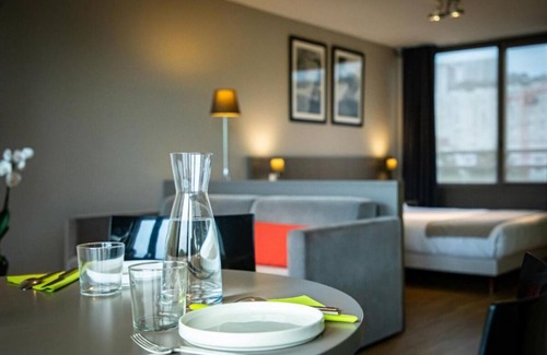 9th Arrondissement Hotel | Minutes to Tête d'Or Park! Pet-friendly Suite with City View and Kitchenette!