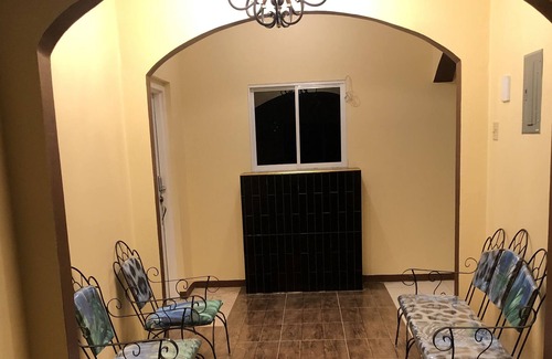 Bull Bay House | Minutes to the Beach-360 panoramic views Authentic Jamaican getaway