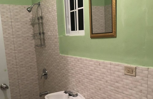 Bull Bay House | Minutes to the Beach-360 panoramic views Authentic Jamaican getaway