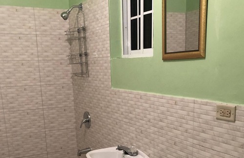 Bull Bay House | Minutes to the Beach-360 panoramic views Authentic Jamaican getaway