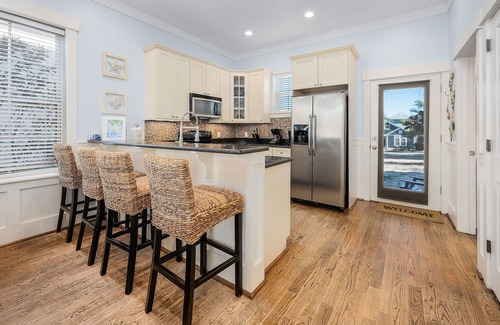 Santa Rosa Beach House | Minutes to the beach! Pool & Gym! 'Blue Marlin'
