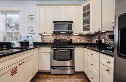 Santa Rosa Beach House | Minutes to the beach! Pool & Gym! 'Blue Marlin'