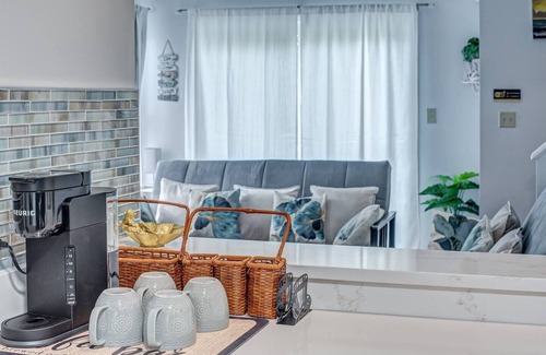 Sheffield Park House | Minutes to Uptown! Near Shops & Transit Special Offer