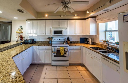 New Smyrna Beach Condo | Minutes Walk to Ocean 3-bedroom Pools Hot Tub Central Florida Attractions