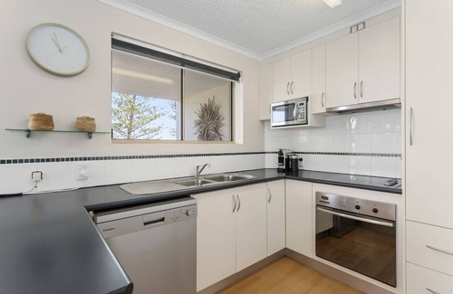 Kings Beach Apartment | Minya Court Unit 4 Kings Beach QLD