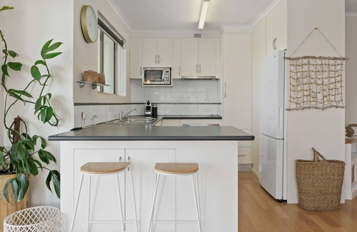 Kings Beach Apartment | Minya Court Unit 4 Kings Beach QLD