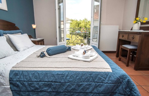 Galaxidi House | Mira Mare Hotel