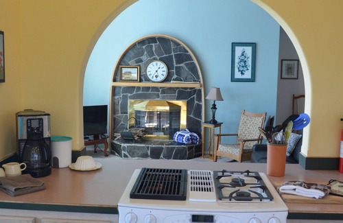 Homer House | Miracle Ridge - Beautiful, Private Home Overlooking Kachemak Bay & Cook Inlet