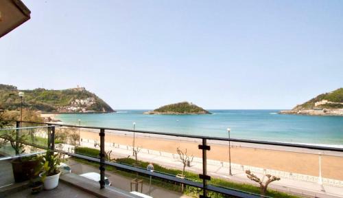 San Sebastian Centro Apartment | Miraconcha, in front of the beach, views and parking