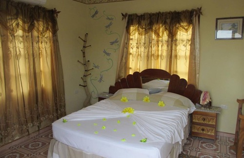 Holguin House | Mirador May Luz