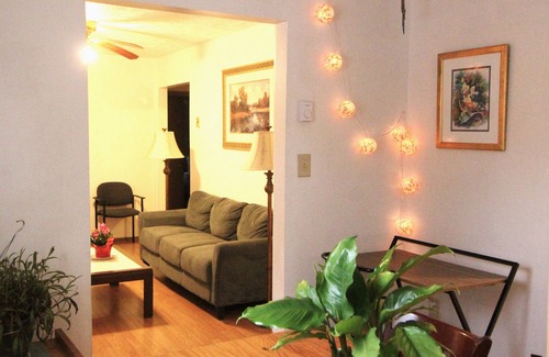 Dillsboro House | Miraflor Guest House, family and pet friendly