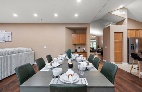 Mission Valley Villa | Mirage Peak Manor Luxury Villa w/Pool Spa Pickleball & Games Hosted by Relaxtay